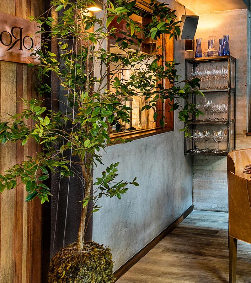 Oro’s entrance, with the logo on the wooden wall